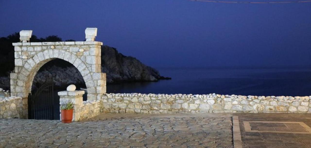 Lalloudes Seaside Accommodation Exo Nimfion Exterior photo