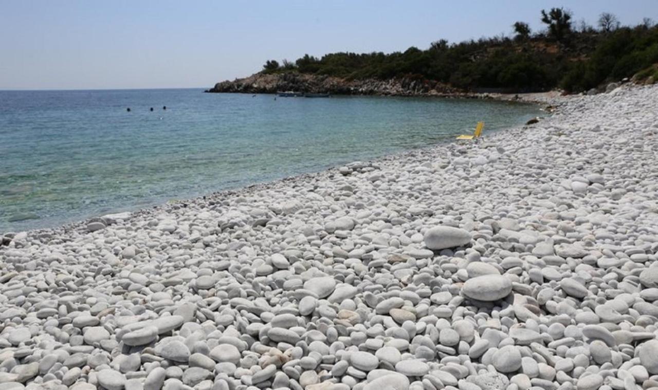 Lalloudes Seaside Accommodation Exo Nimfion Exterior photo